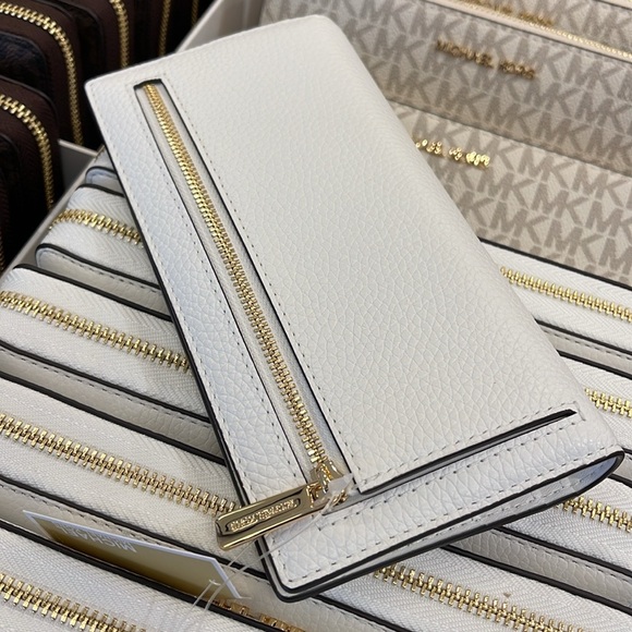Michael Kors Reed Lg Bifold Pebbled Leather Snap Wallet Card Case
Optic White - Picture 10 of 16